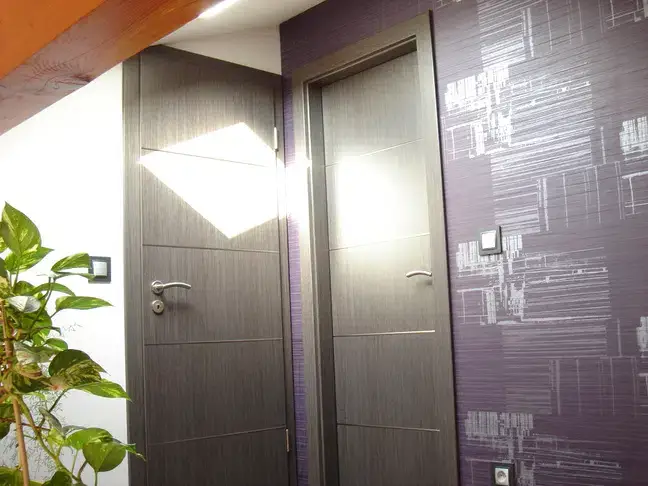 parquet-flottant-salon-lumineux